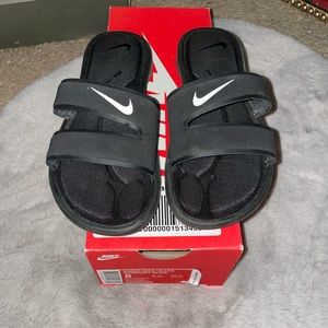 NIKE SLIDES